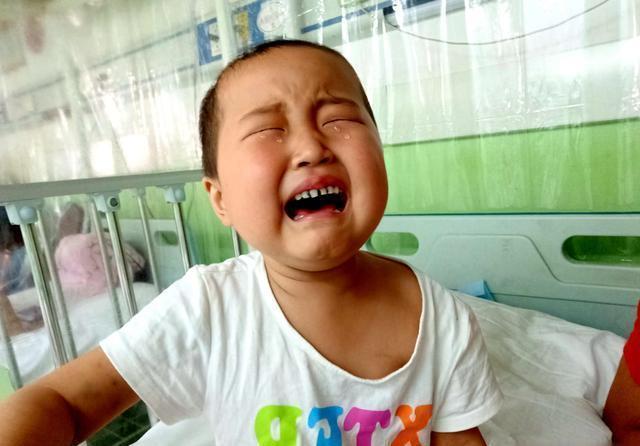 小女孩|农家小女孩得了白血病,刚治“好”就复发了,爸爸除了哭还是哭