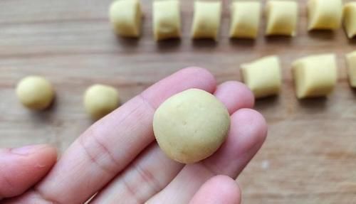 冬天这美味抓紧吃，酥香软糯，我家每年做几百个，家人依然吃不腻