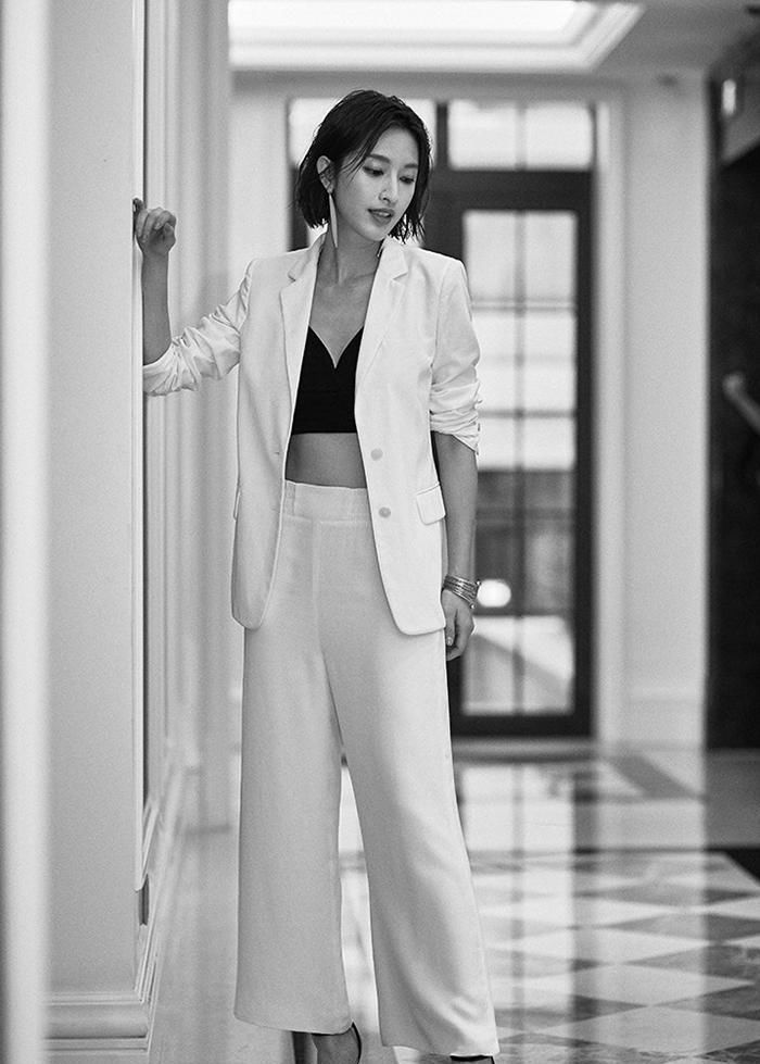 忘掉小黑裤！今年潮人更爱穿“西装+阔腿裤”，时髦显瘦还上档次