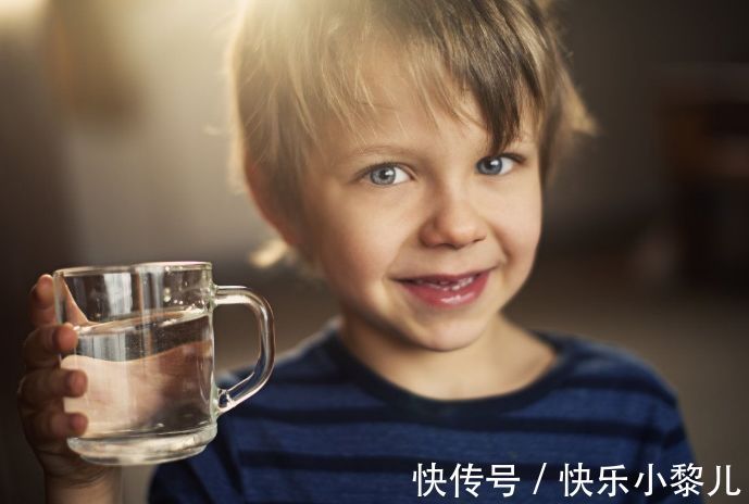 睡眠质量|立秋后,父母从“5方面”多努力,避免孩子换季生病,别做错