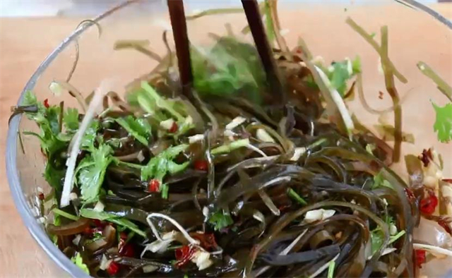 大脖子病|凉拌海带丝,很多人第一步就做错了,1个小技巧,脆嫩爽口无腥味