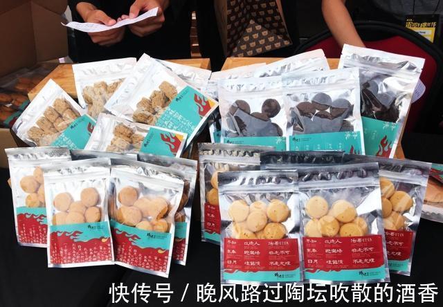 谢霆锋美食摊位卖“屎”小食,本人亲手制作,看到形状后没人敢买