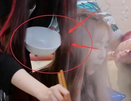 自律|难怪说自律的人没朋友,硬糖少女围着吃火锅,有谁留意到陈卓璇