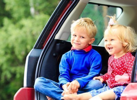 性教育|孩子惊人举动连连,不仅亲了小姨还做了这件事,小姨瞬间害羞了