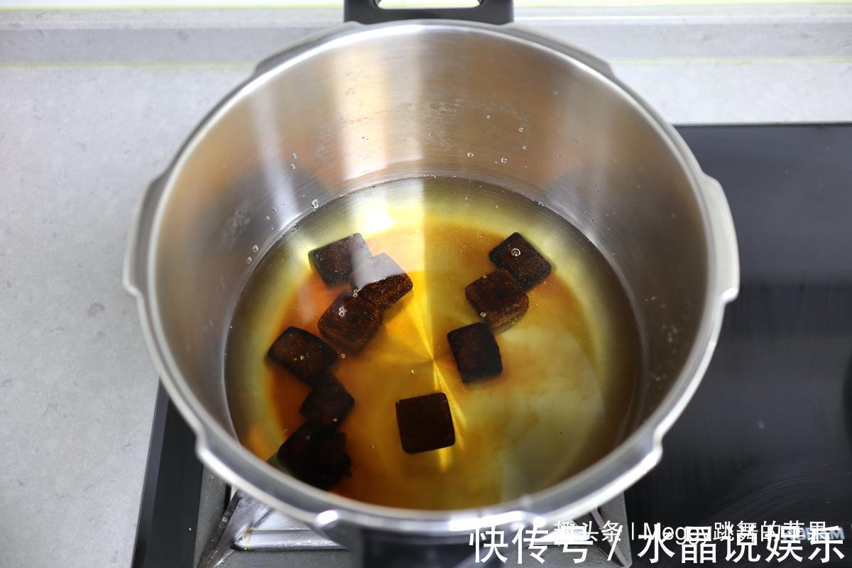 很多女人都爱吃的一道菜，和红糖同炖很抢手，经常吃能排污补元气