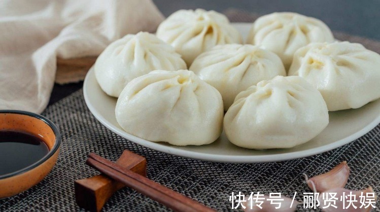 蒸包子时不要直接上锅蒸!牢记3诀窍,包子暄软蓬松不塌陷