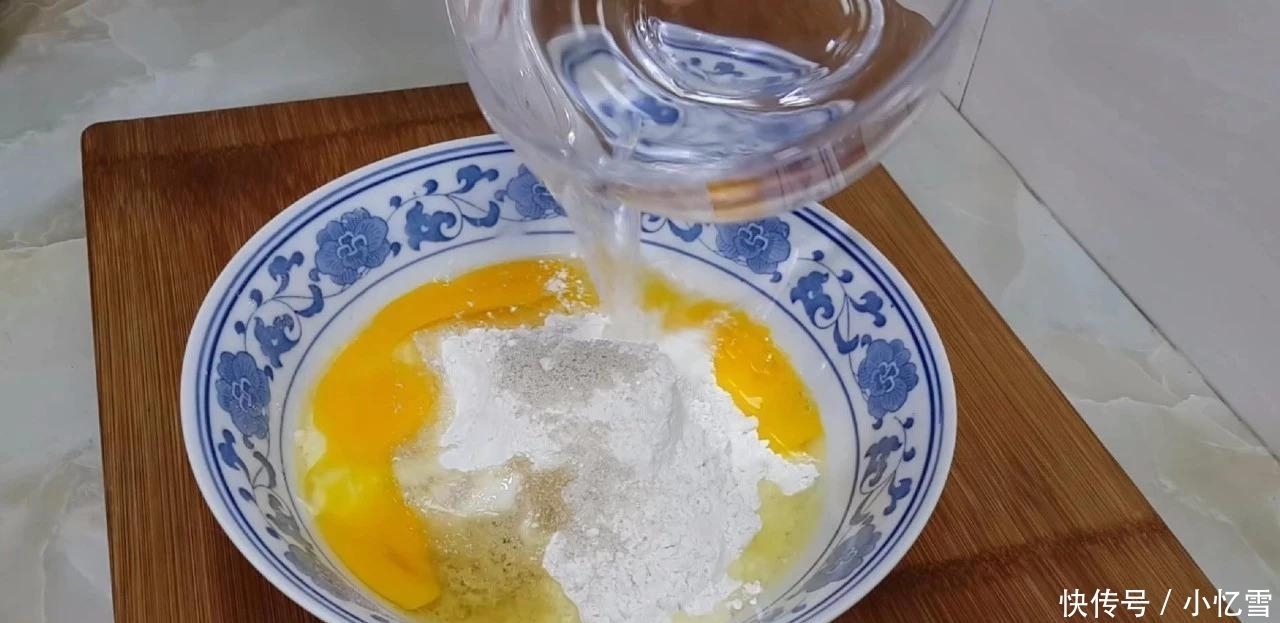 西葫芦|早餐又出新吃法, 不用和面, 做出来比鸡蛋饼都好吃, 好吃到流口水