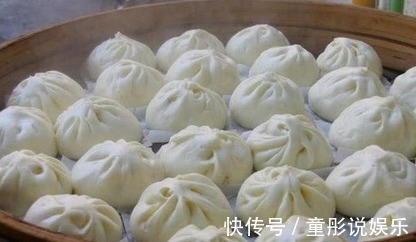 蒸包子时别直接上锅蒸,多加一个步骤,蒸出的包子松软美味可口