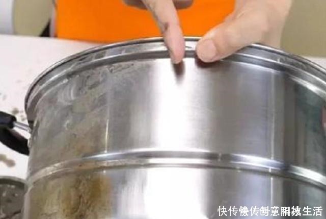 百洁布|不锈钢锅用久了,黄渍厚又脏跟家政阿姨偷学一招,火速干净如新!