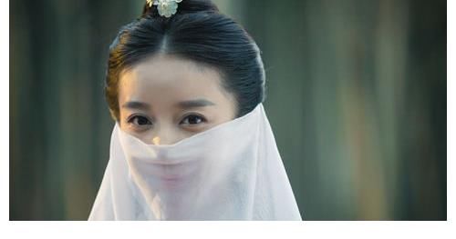在台下看《非诚勿扰》节目,意外被星探发现的女明星,真的美!