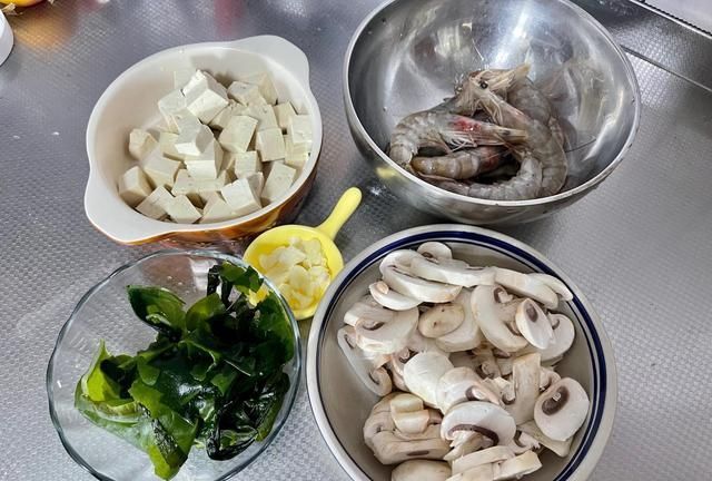 补充水分|夏天就爱喝这汤,营养低脂不长肉,鲜美好喝补充水分,一次喝两碗