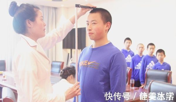 补锌|身高1.53米的妈妈,孩子15岁身高就有180了,长高经验可学学