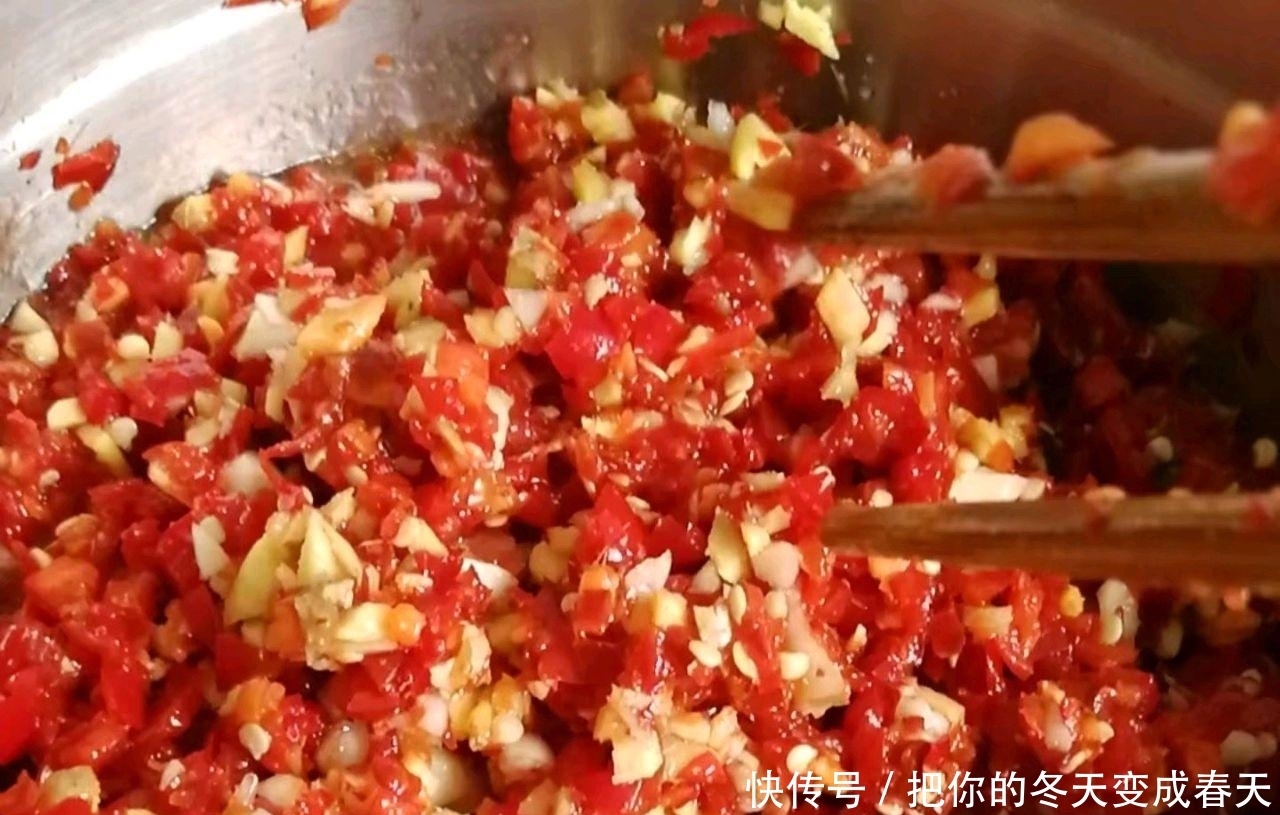 超香剁椒酱是怎么做的,切碎加盐就能做好?没你想的那么简单