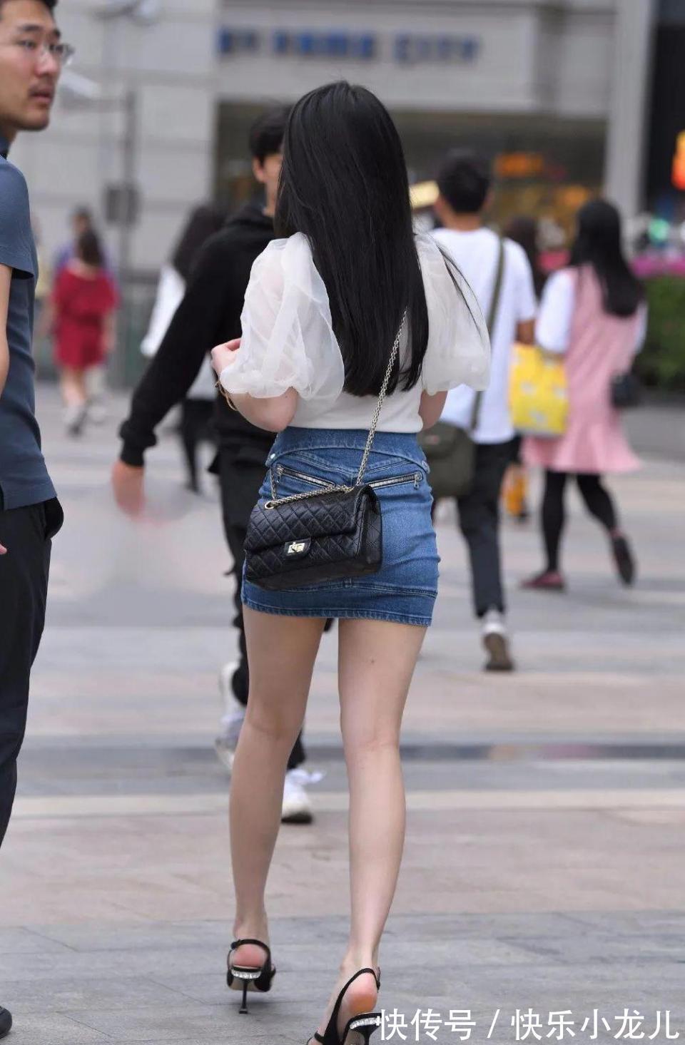 大街|在大街上一眼就发现了这位小姐姐,虽然不是最美丽,但最引人注目