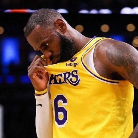 進(jìn)攻籃板|詹姆斯：對(duì)手搶了15個(gè)進(jìn)攻籃板，我們沒(méi)打大個(gè)陣容就搶板差