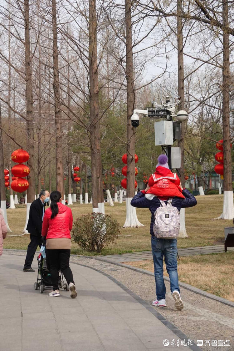 春光明媚！济南五龙潭公园花开绚烂游人如织|就地过年?春在身边| 春光明媚！济南五龙潭公园花开绚烂游人如织\＂,\＂i12\＂:\＂就地过年?春在身边