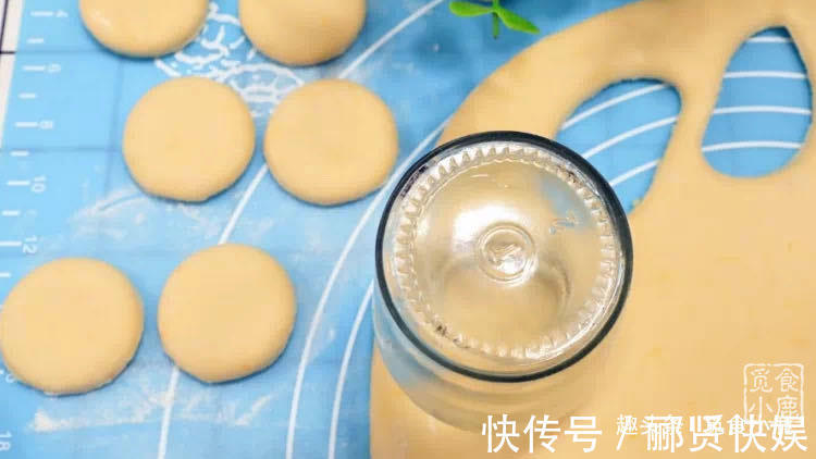 松软|适合孩子吃的健脾养胃山药饼，有平底锅就能做好，松软可口颜值高