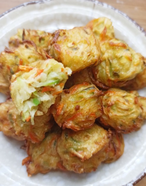 丸子|这才是萝卜丸子的传统做法,外酥里嫩,不加一滴水,凉了也不会硬