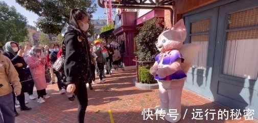 玲娜贝儿|梦幻联动!张常宁教玲娜贝儿打排球,连称对方漂亮,相互致意合影