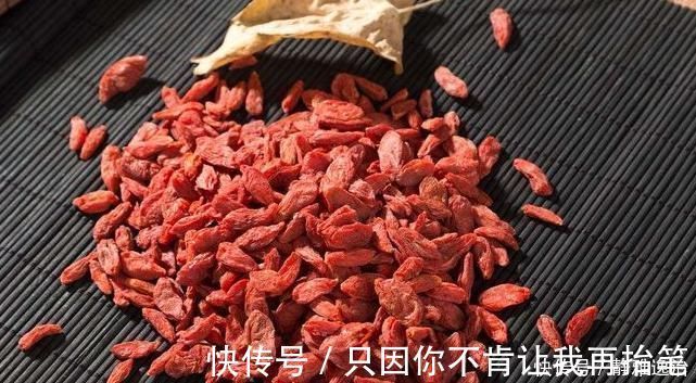 肝毒|枸杞与此物一起泡，早起各一杯，晚上不失眠了，肝毒也干净了