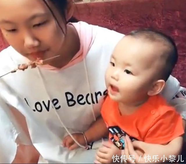 孩子们|14岁姐姐欺负1岁弟弟爆火，网友反手就是一个赞：中国好姐姐