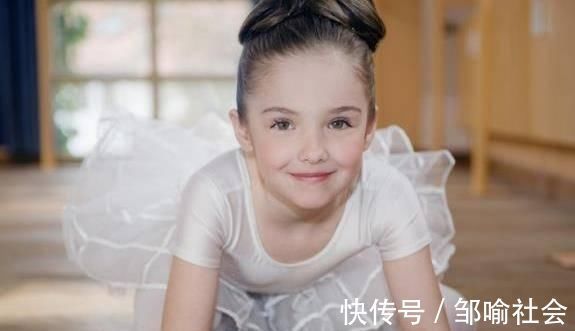 发育不良|女孩第一次来月经，若没早于这个数，偷乐吧，可能会对发育有好处