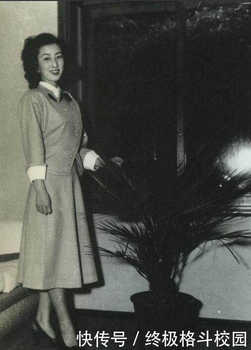 老板|老照片日本国民级美女被老板炒了鱿鱼,八年之后,公司垮了