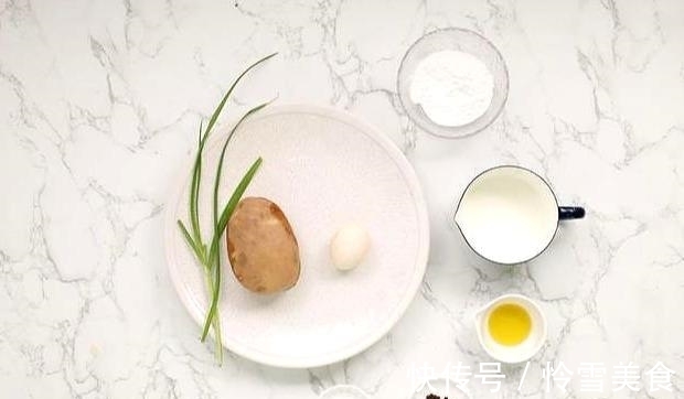土豆饼|极简版土豆饼做法,面粉土豆加个蛋,煎一煎就出锅