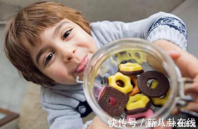 零食|从小不允许吃零食的孩子,长大之后都躲不过这两种结局