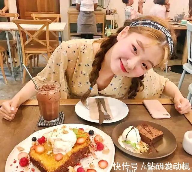 假发片|别再搞“挂耳染”了!3个显脸小的新年发型,照着弄特美