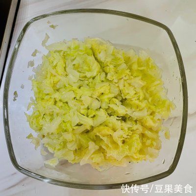 适合全家的透油包子 白菜猪肉包子,老人小孩都爱吃