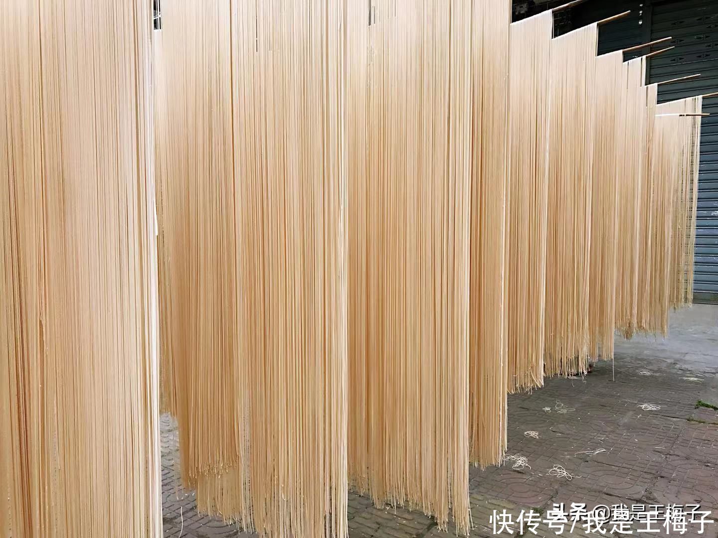 水温|煮面条不能开水下锅，掌握3个技巧，面条好吃筋道不起坨