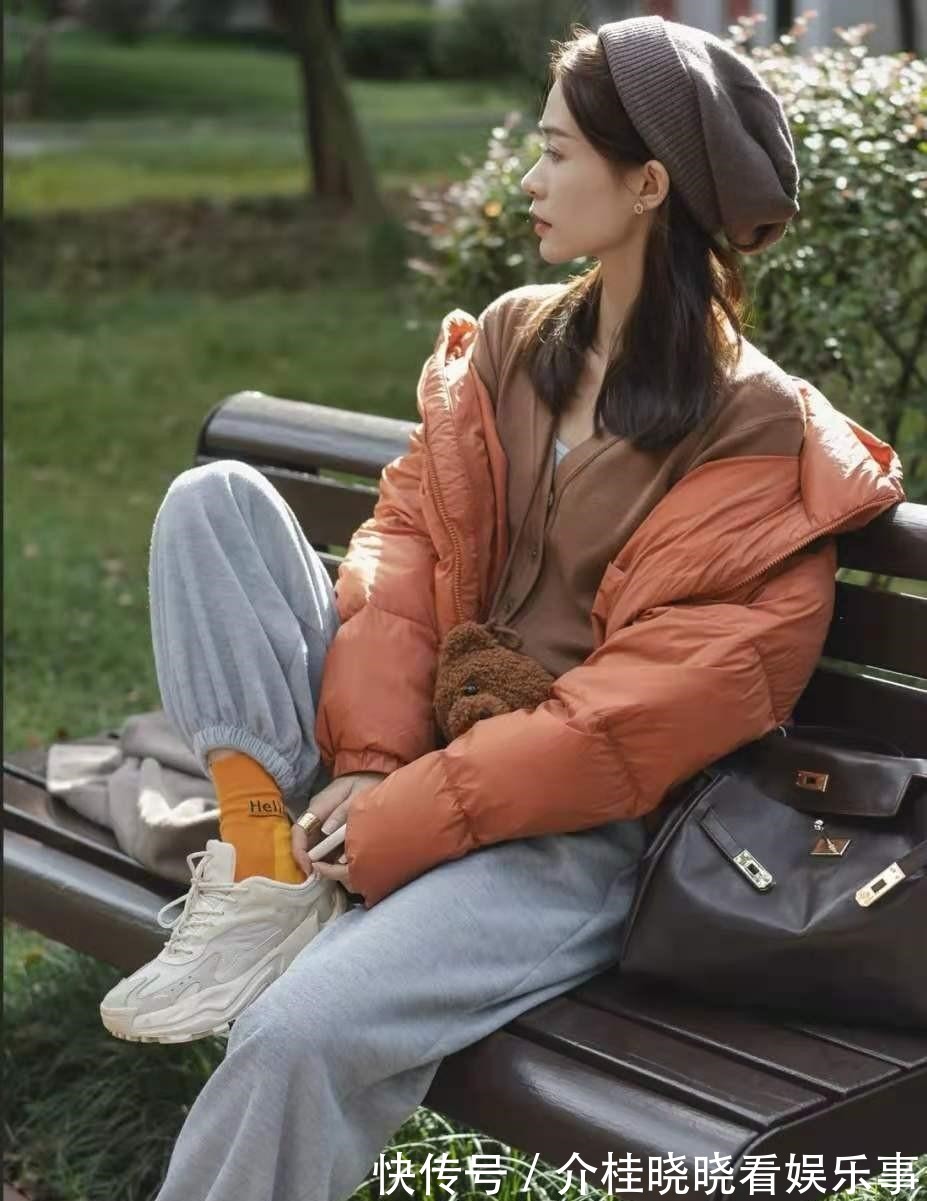 老爹 今冬穿羽绒服怎么搭才好看有这“3裤2鞋”就够了，谁穿谁时髦