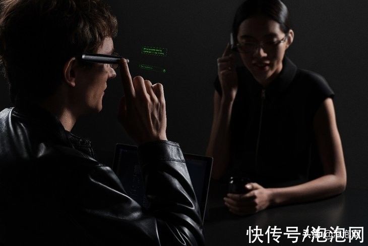 交互|OPPO Air Glass智能眼镜为何采用「辅助现实」方案？