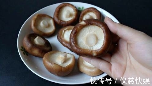 蘑菇千万不要直接清洗,教你1个小妙招,脏东西小虫子乖乖溜走!