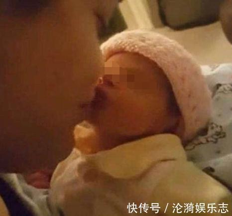 妈妈|正在熟睡的男婴被宝妈亲了一下，宝宝的反应让人暖心