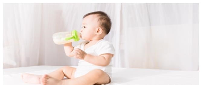 夜醒|为啥宝宝喝母乳频繁夜醒,喝奶粉却能一觉睡天亮?不止营养问题