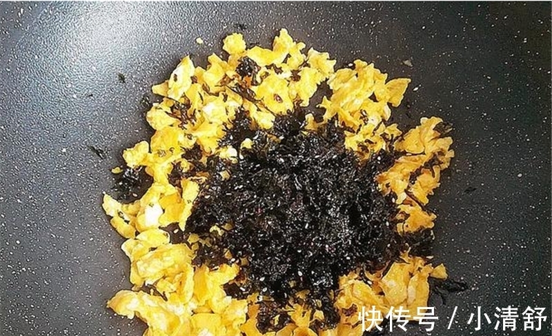 搅拌均匀|孩子经常吃的零食,和鸡蛋一起炒,香味独特,孩子吃得很开心