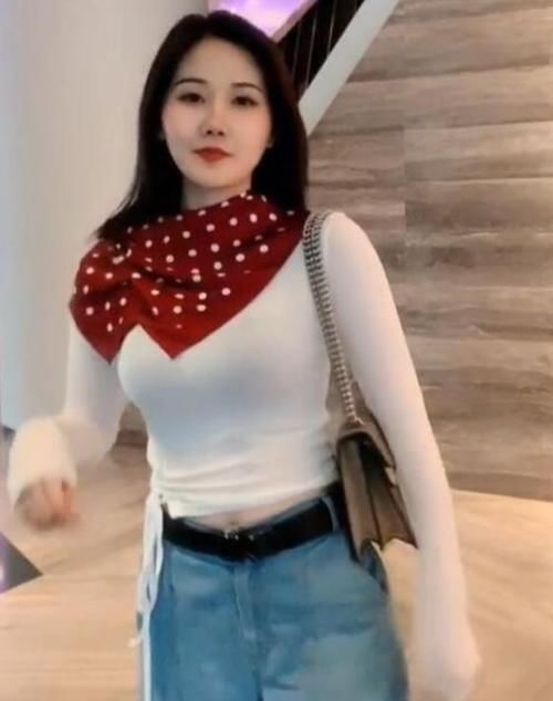 性感 性感时尚气质穿搭,白色紧身衣穿搭,身材妖娆多姿