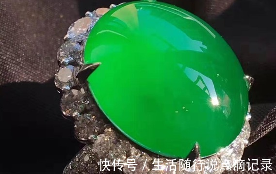 手指头 购买了翡翠戒指之后，可不是乱戴的，你知道其中的说法吗！