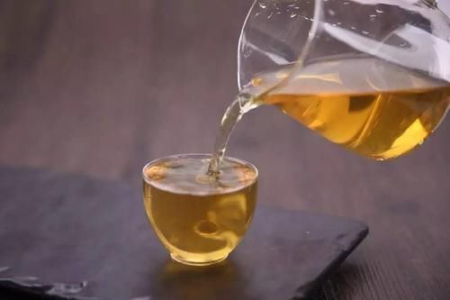 肝不好的人，少吃3种伤肝食物多喝4水，护肝排毒，肝会越来越好