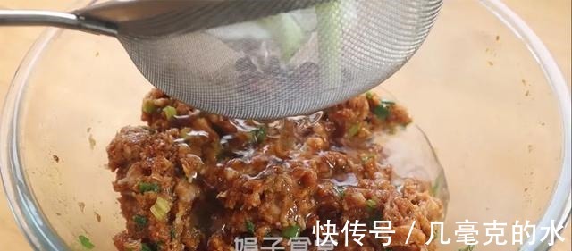 包子这样做，柔软鲜嫩，不用揉面、不用擀皮，做法简单又营养！