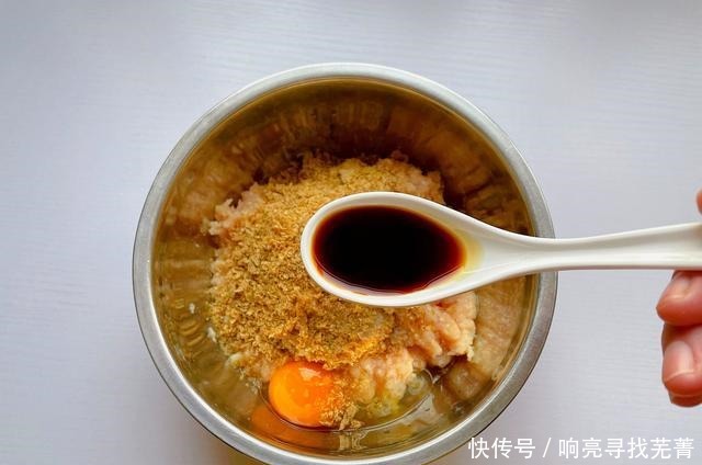 燕麦和鸡胸肉搭配，做美味的煎饼，低脂又解馋，常吃它想胖都难！