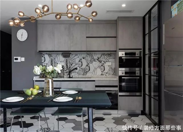 北欧|136平的北欧三居室,加入孔雀绿、复古木色轻奢范的色彩!