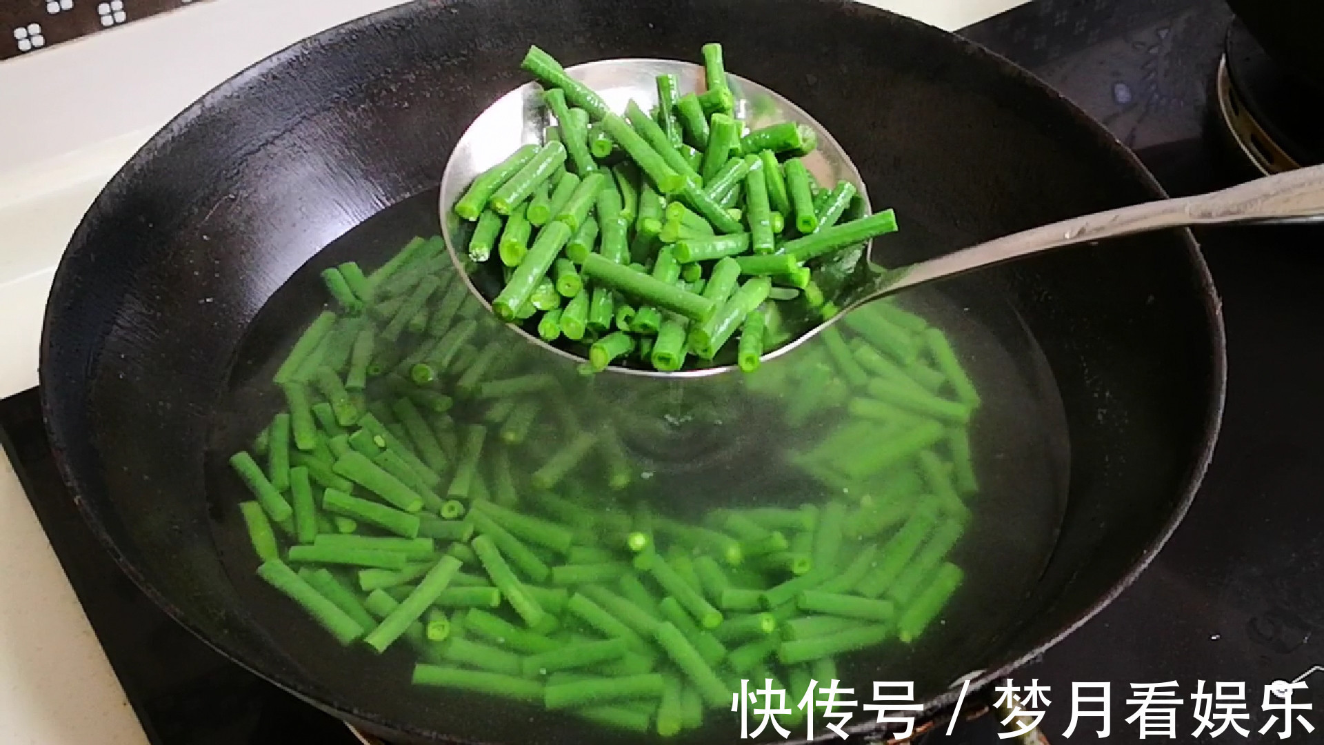 晓峰|此4种食材必须要焯水,切记不要直接下锅,为家人考虑,别偷懒