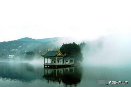 庐山的千年寺庙，寺内有一个“聪明泉”，据说喝上一口能实现心愿