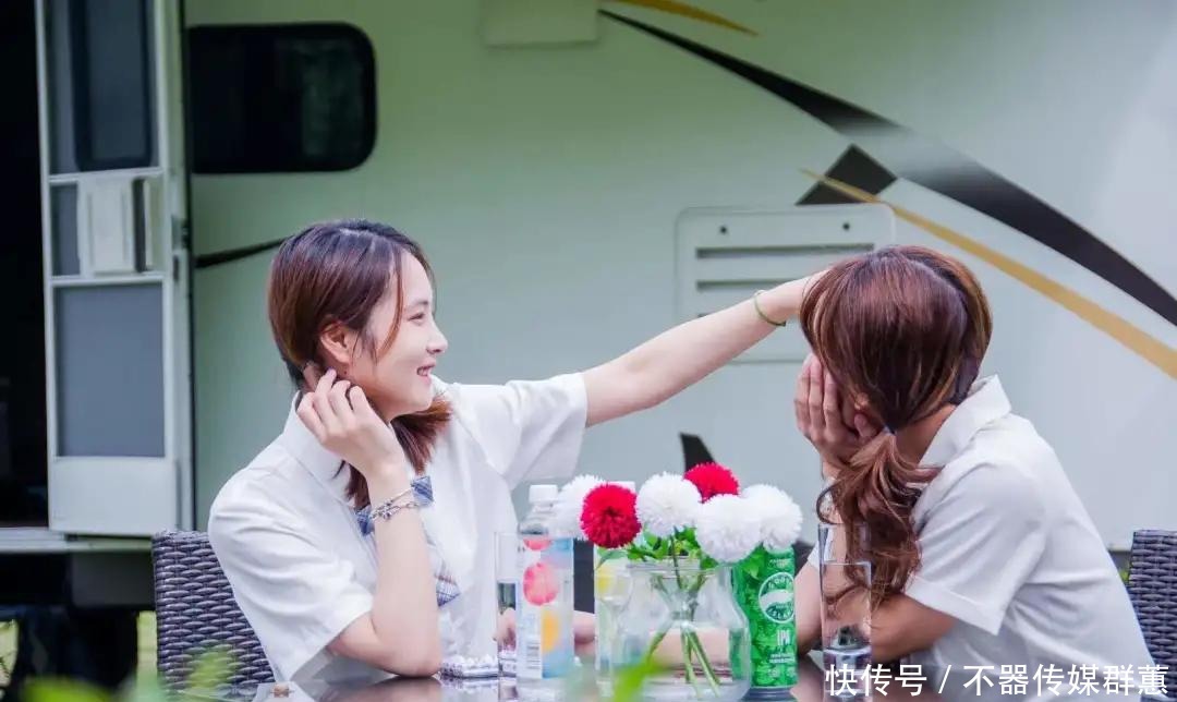 老年|徐凫岩步云谷,这个悬崖边上的房车营地,只需要自驾1小时