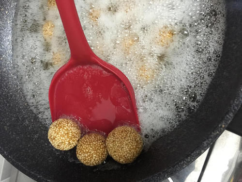 炸完东西的油，还能继续吃吗？教你一个招，混油瞬间变新油