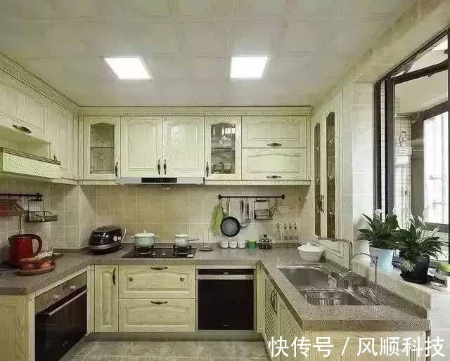 客厅|去朋友家串门,一进门就被美到了,很喜欢这样的客厅装修,漂亮