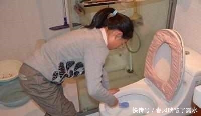 厕纸是扔进垃圾桶还是马桶呢?10年保姆教你1招